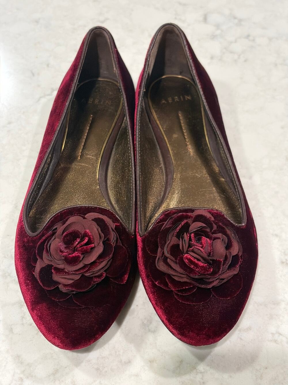 Aerin Women’s Burgundy Velvet Rose Floral Appliqué Ballet Flats Size 7 Red